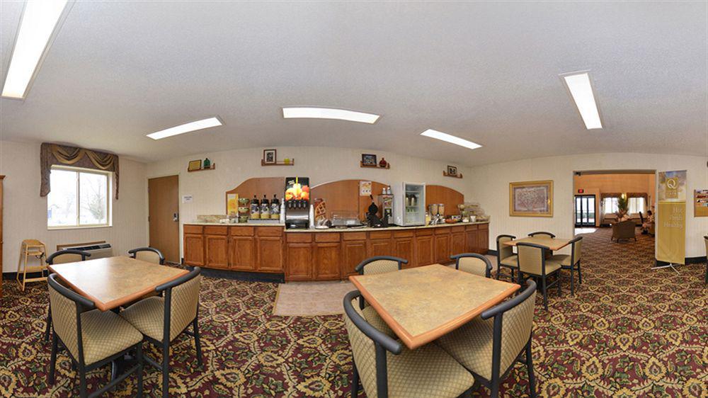 Quality Inn & Suites Woodstock Near Lake Geneva Bagian luar foto