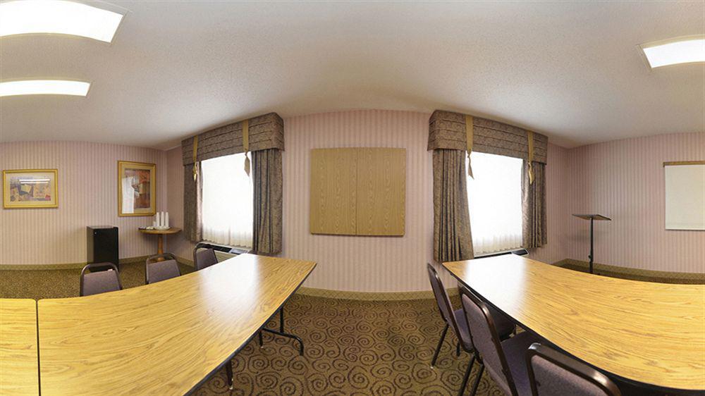 Quality Inn & Suites Woodstock Near Lake Geneva Bagian luar foto