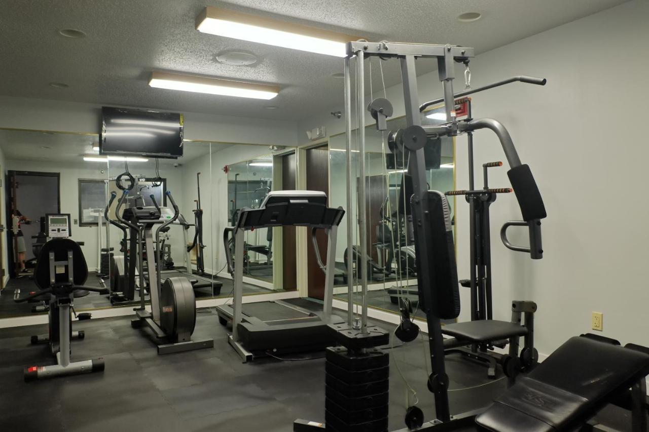 Quality Inn & Suites Woodstock Near Lake Geneva Bagian luar foto
