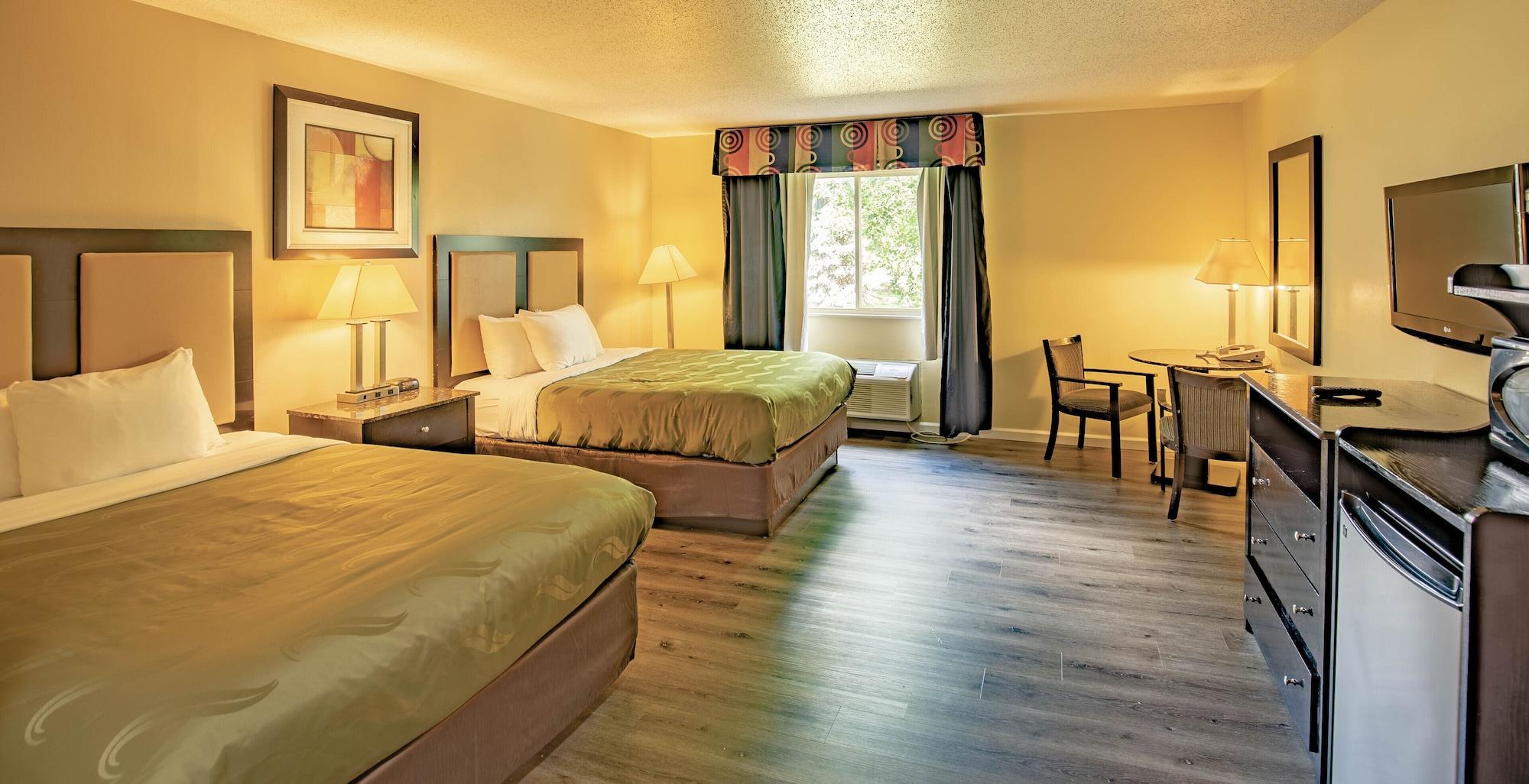 Quality Inn & Suites Woodstock Near Lake Geneva Bagian luar foto
