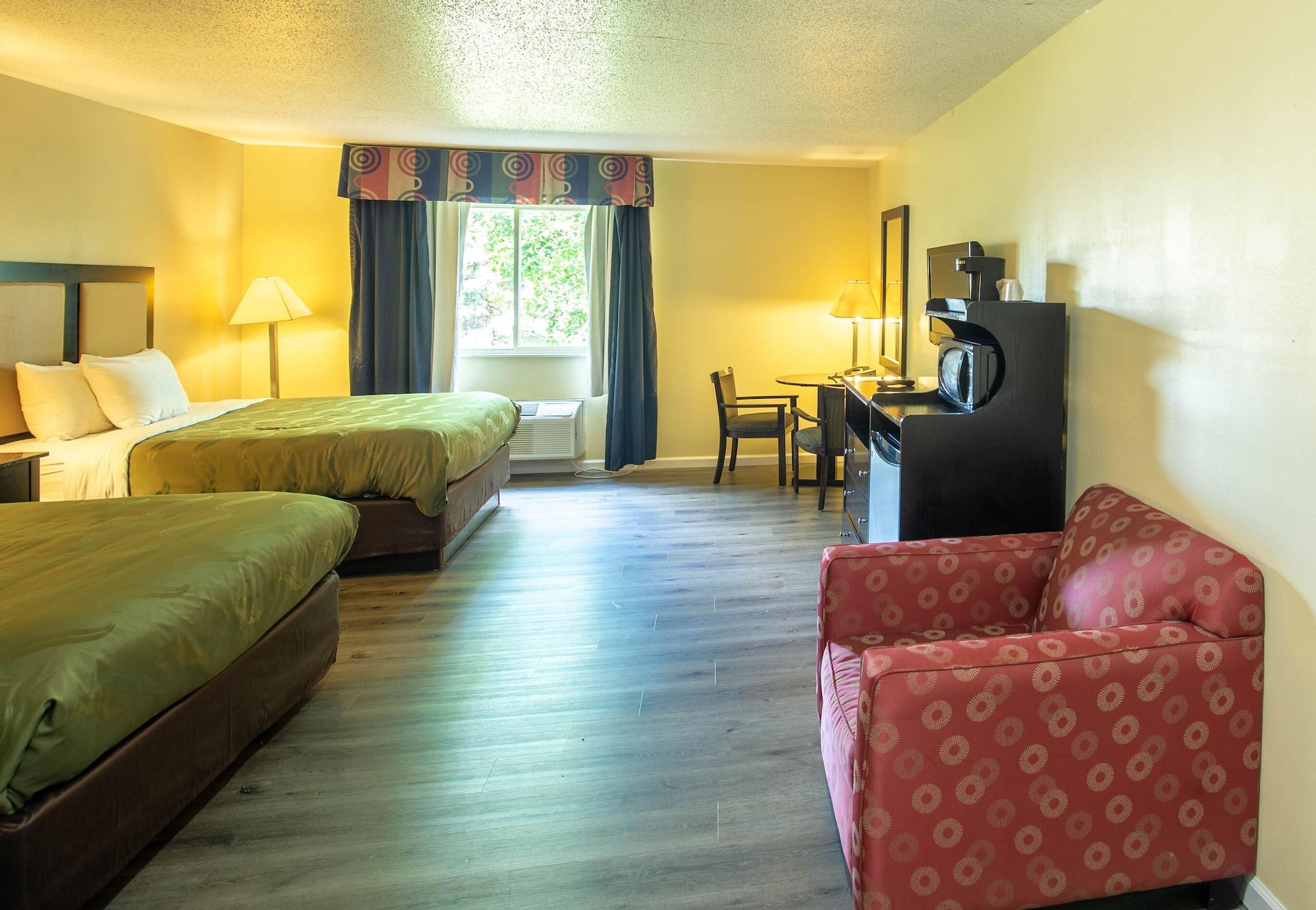 Quality Inn & Suites Woodstock Near Lake Geneva Bagian luar foto
