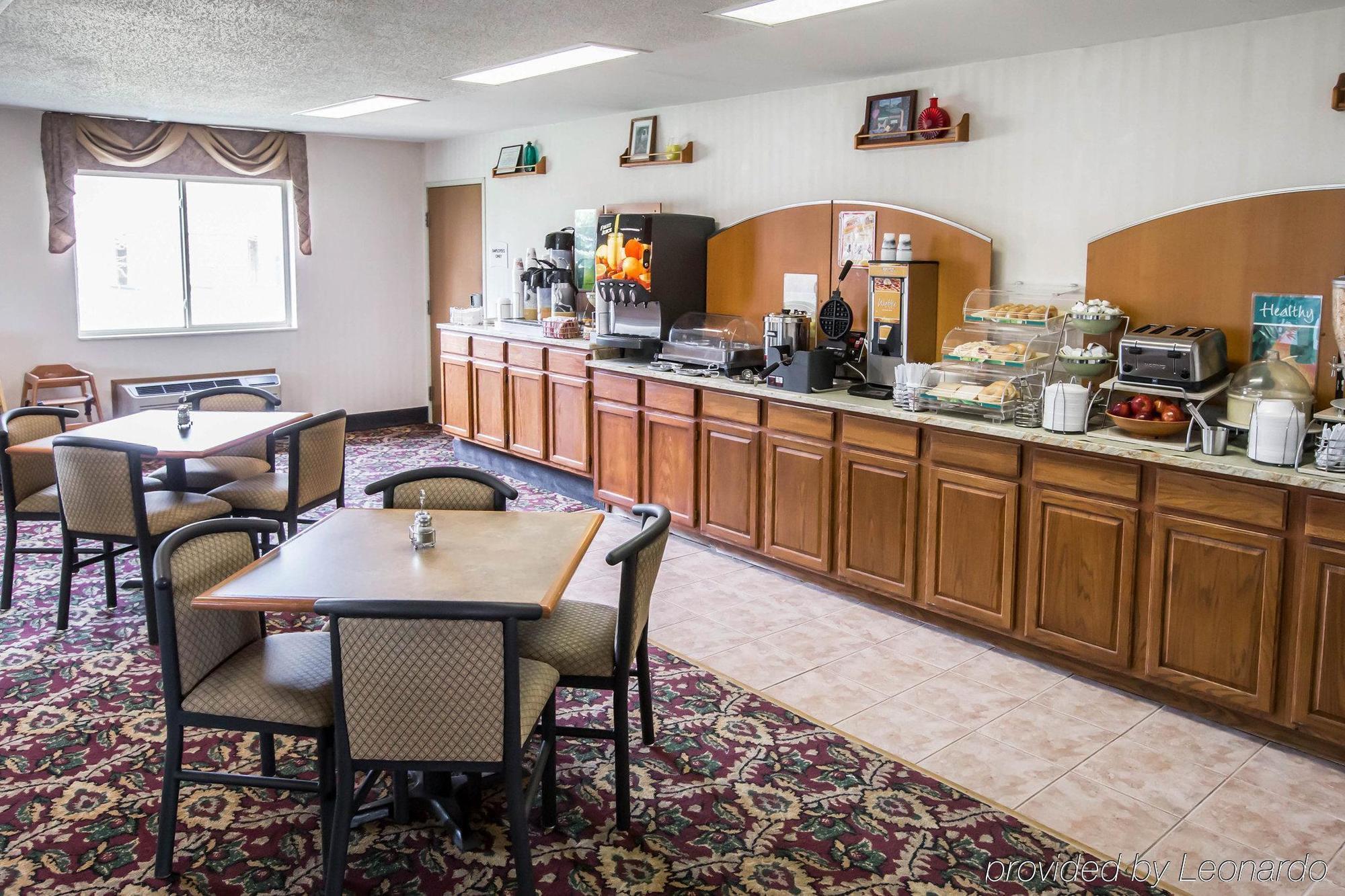 Quality Inn & Suites Woodstock Near Lake Geneva Bagian luar foto