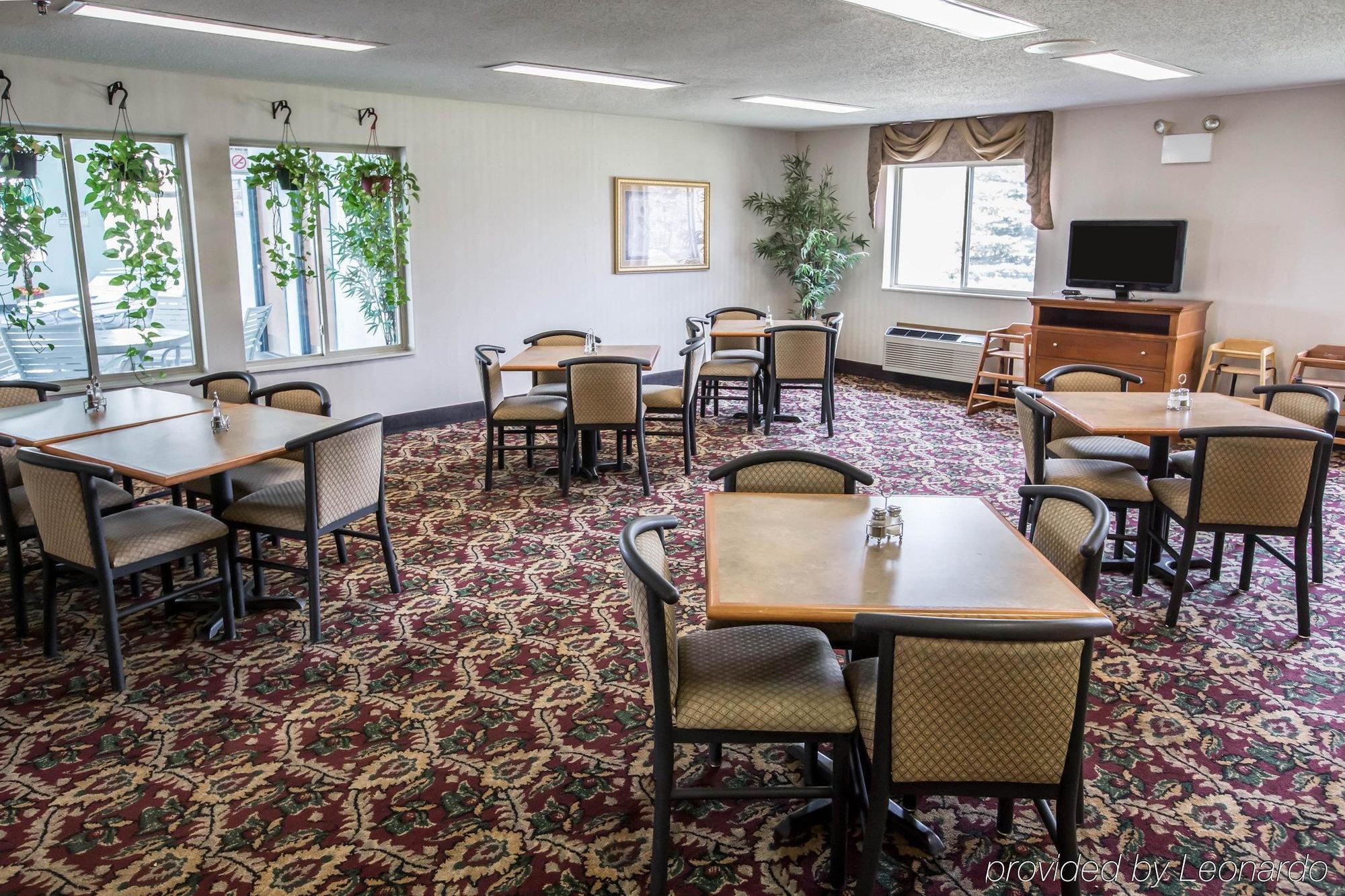 Quality Inn & Suites Woodstock Near Lake Geneva Bagian luar foto