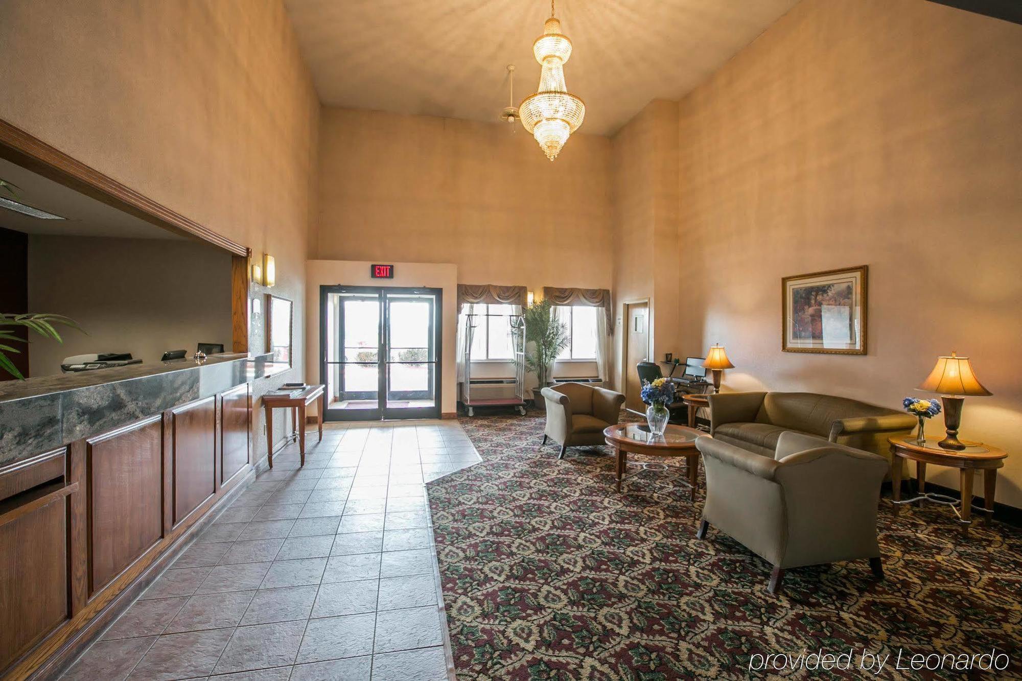 Quality Inn & Suites Woodstock Near Lake Geneva Bagian luar foto