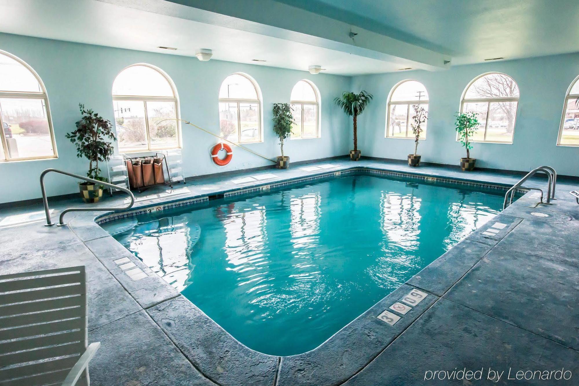 Quality Inn & Suites Woodstock Near Lake Geneva Bagian luar foto